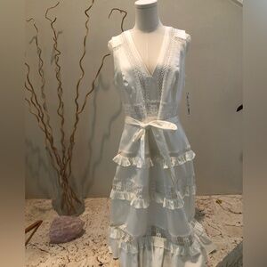 White sleeveless dress. Lined